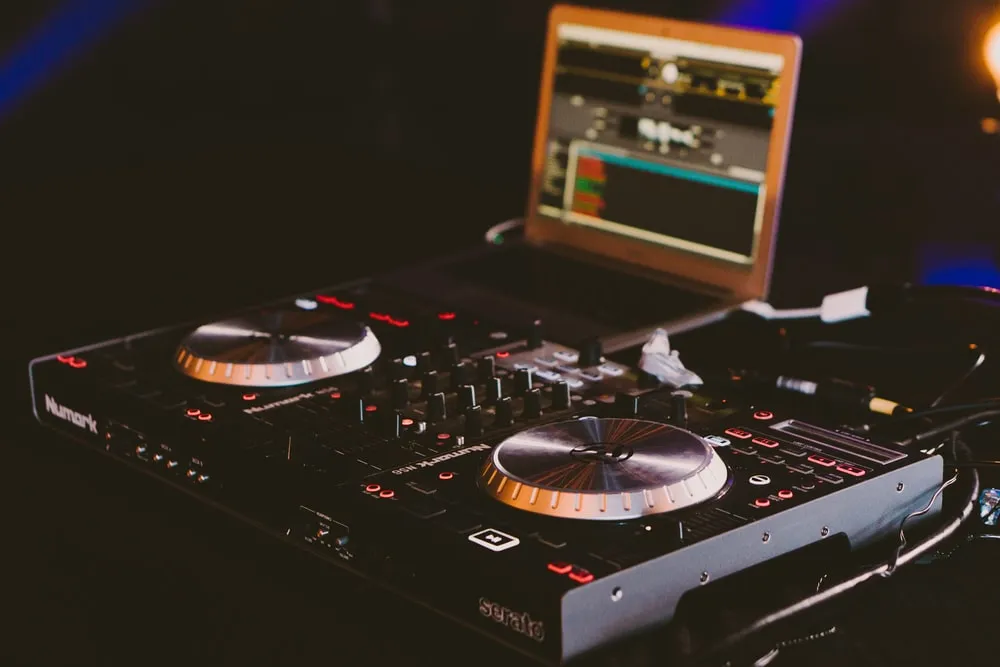 DJ Steve Aoki prohlásil, že loni vydělal více peněz díky svému dropu NFT než za deset let své hudební kariéry