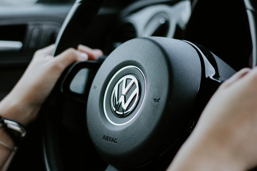 Evropská energetická krize by mohla společnosti Volkswagen přinést 400 milionů dolarů zisku z včasného zajištění zemního plynu, uvádí zpráva