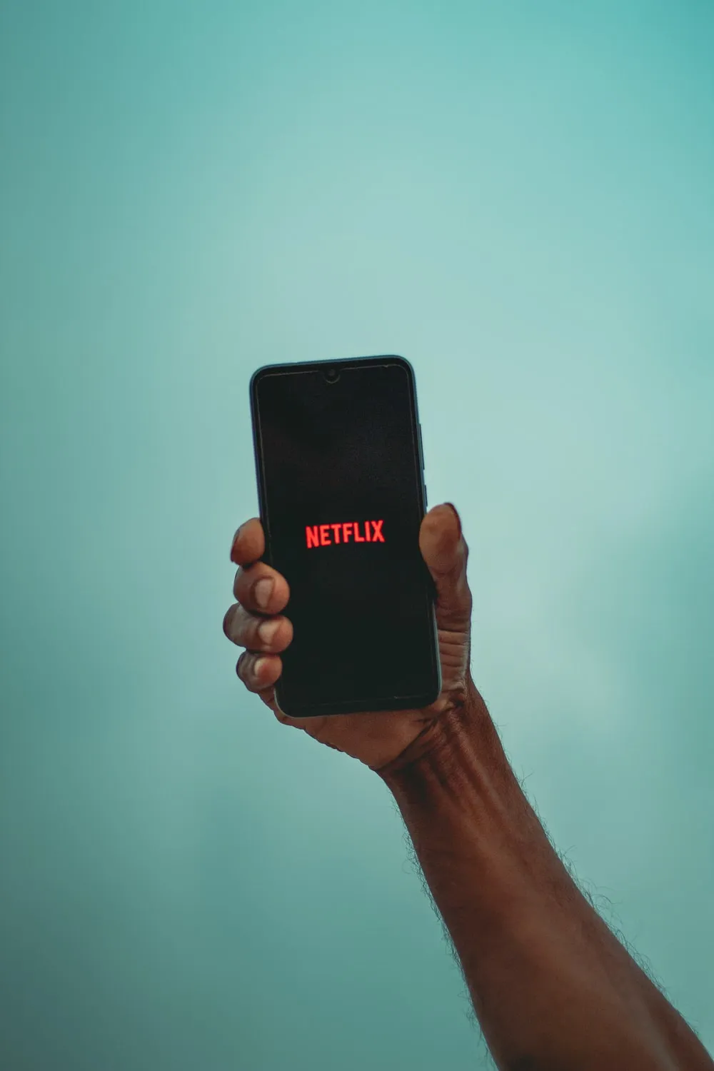 Akcie Netflixu vzrostly za poslední měsíc o 28,6 %, ale stále jsou levné