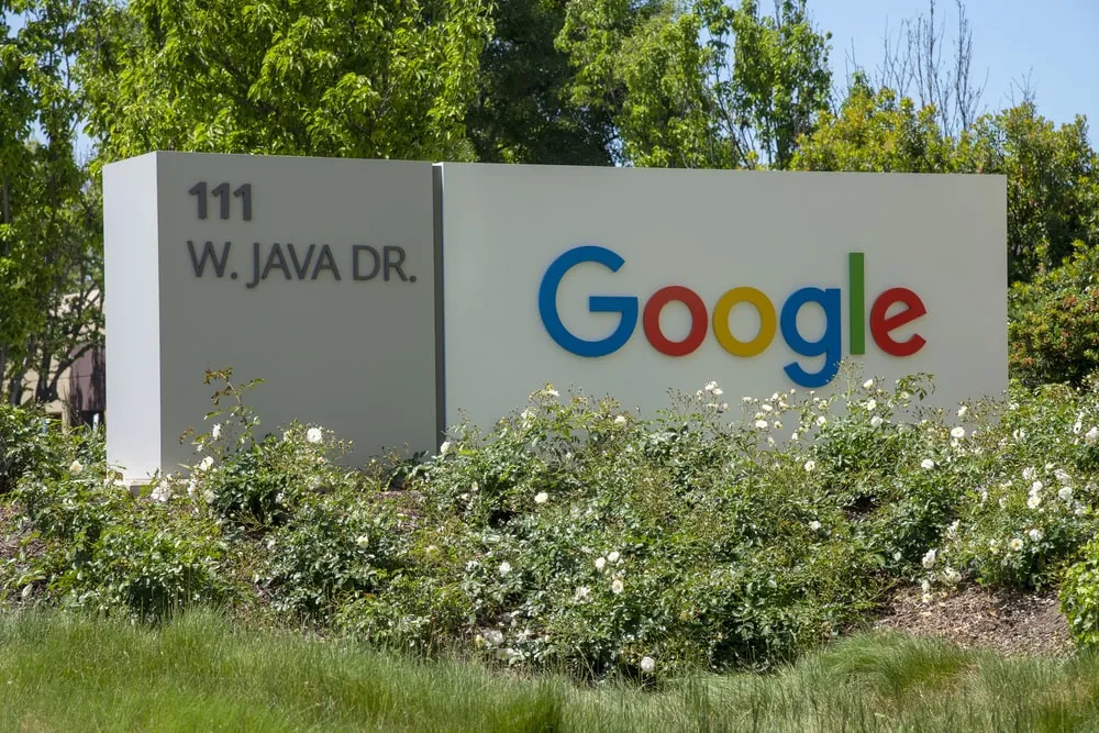 Bývalý generální ředitel společnosti Google Eric Schmidt o tom, proč je práce v kanceláři lepší