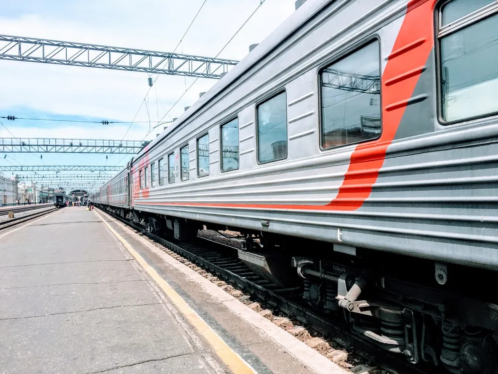 Ruské železnice se staly první společností, která oficiálně neplní své závazky, protože západní sankce zablokovaly finanční systém