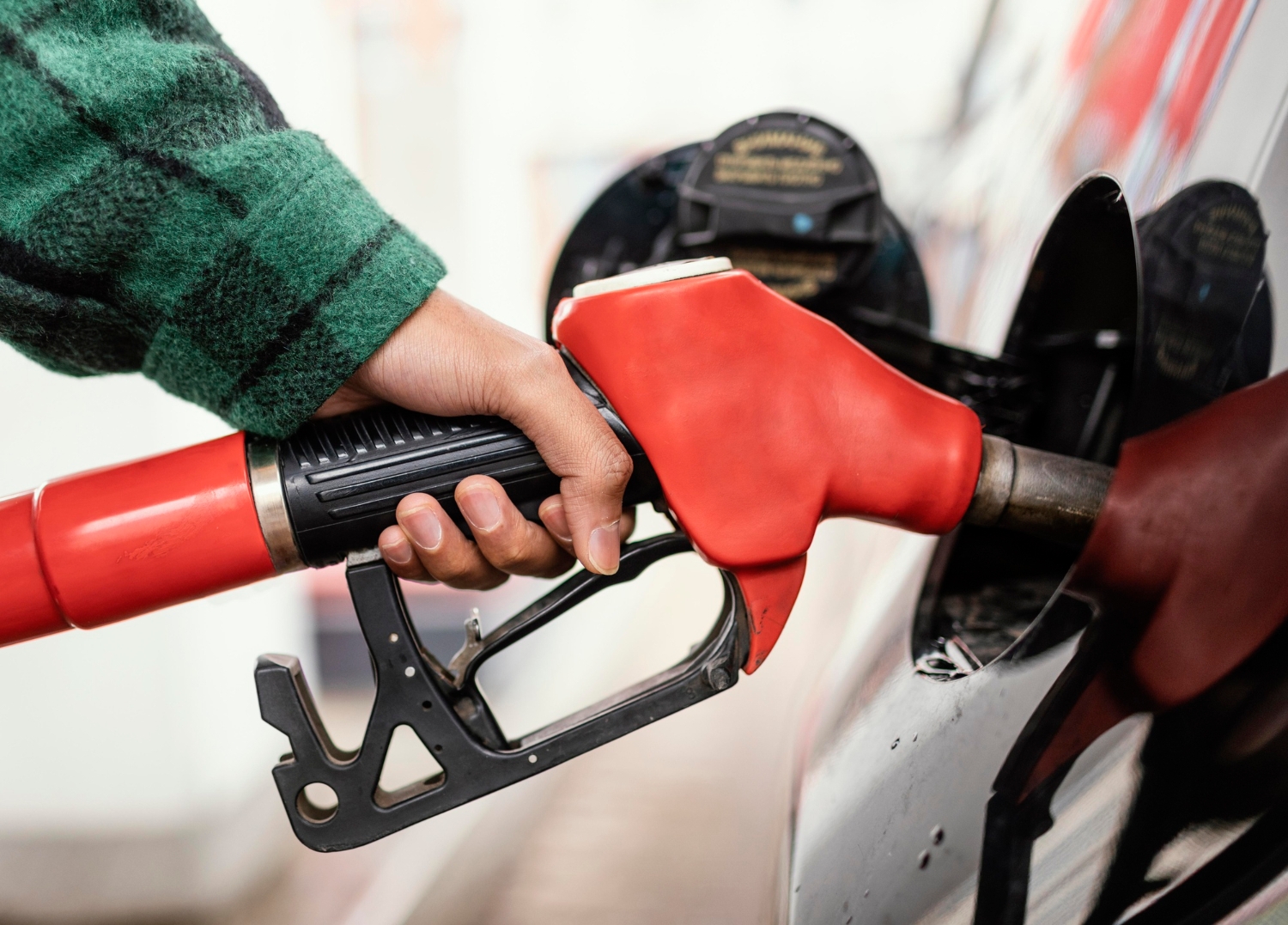 Ceny pohonných hmot v Česku nadále prudce rostou