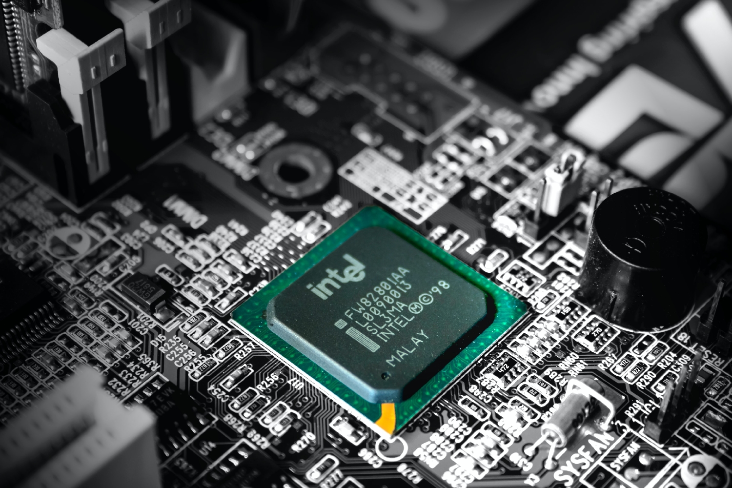 Intel odkládá vydání serverového čipu na rok 2024