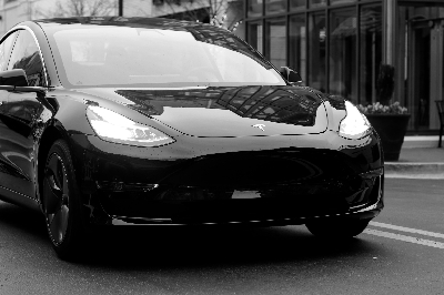 Tesla stahuje téměř půl milionu elektromobilů kvůli bezpečnostním problémům