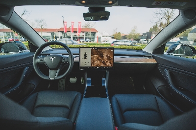 Tesla zvýší cenu balíčku Full Self-Driving na 12 000 dolarů