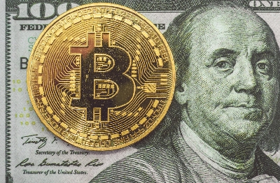 Bitcoin vyskočil na nové historické maximum a to nad 66 000 USD