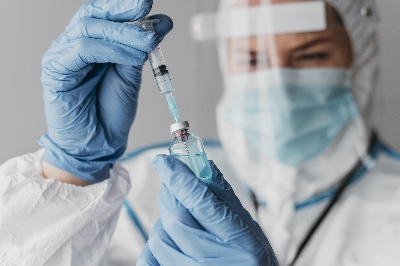 FDA povoluje léčbu protilátkami Covid společnosti AstraZeneca pro lidi s oslabenou imunitou