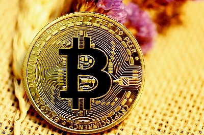Bitcoin stoupá a odráží se od lednových minim